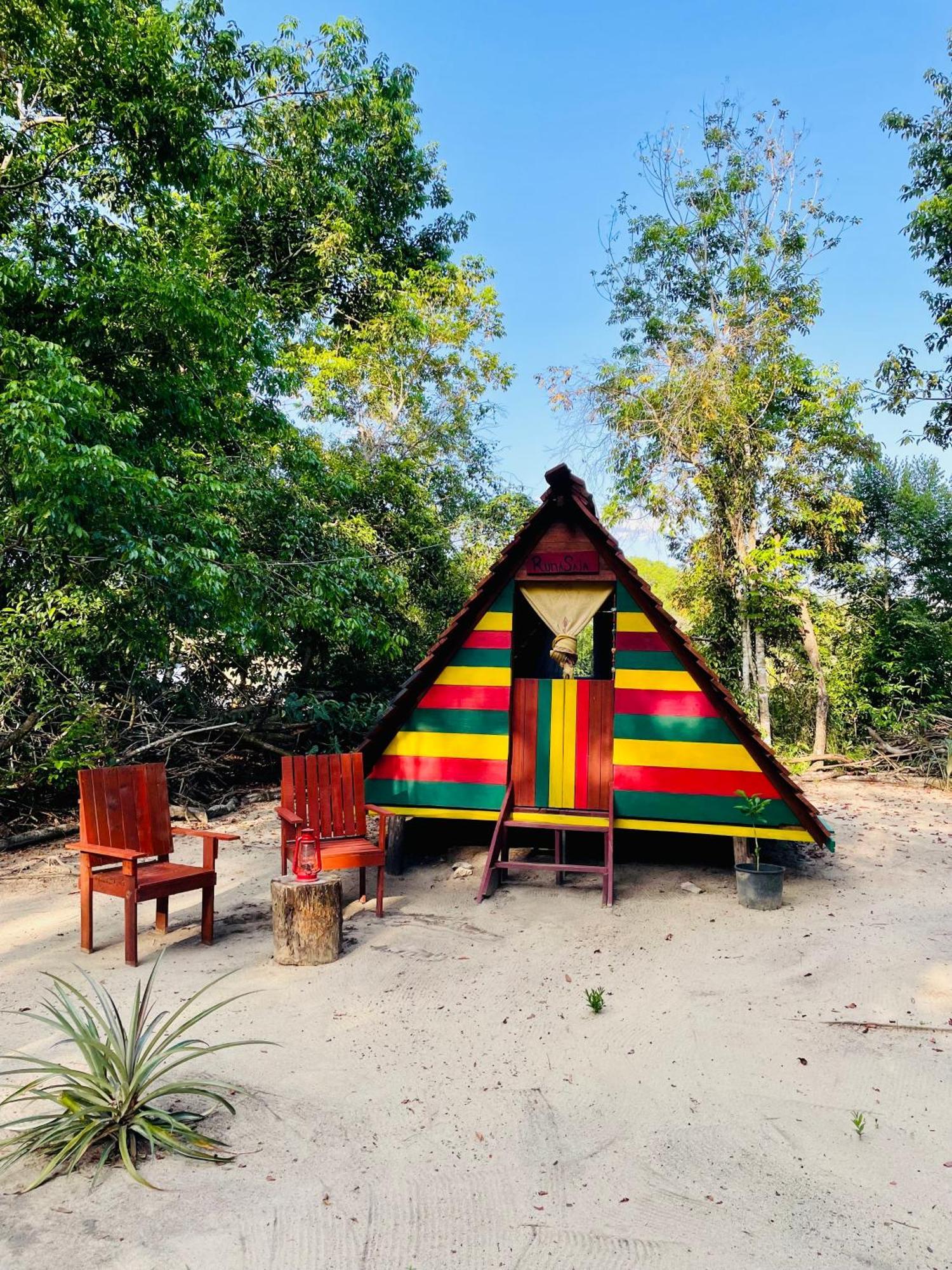 Land Of Promise - Reggae Bar & Eco Village Zanderij Eksteriør billede