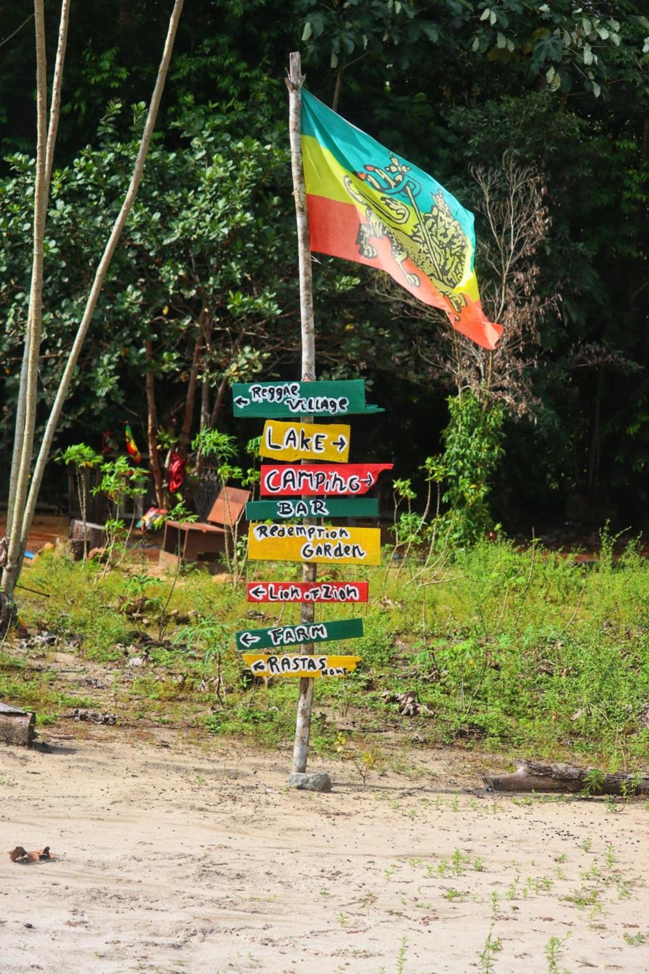 Land Of Promise - Reggae Bar & Eco Village Zanderij Eksteriør billede