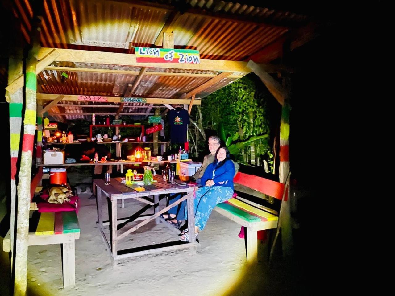 Land Of Promise - Reggae Bar & Eco Village Zanderij Eksteriør billede