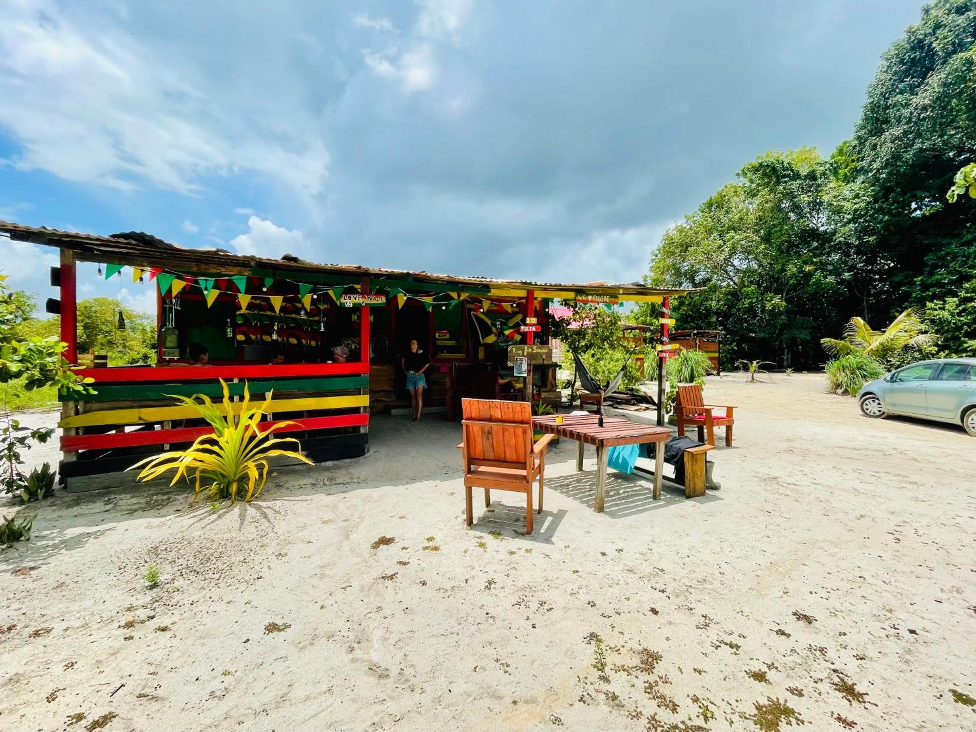 Land Of Promise - Reggae Bar & Eco Village Zanderij Eksteriør billede